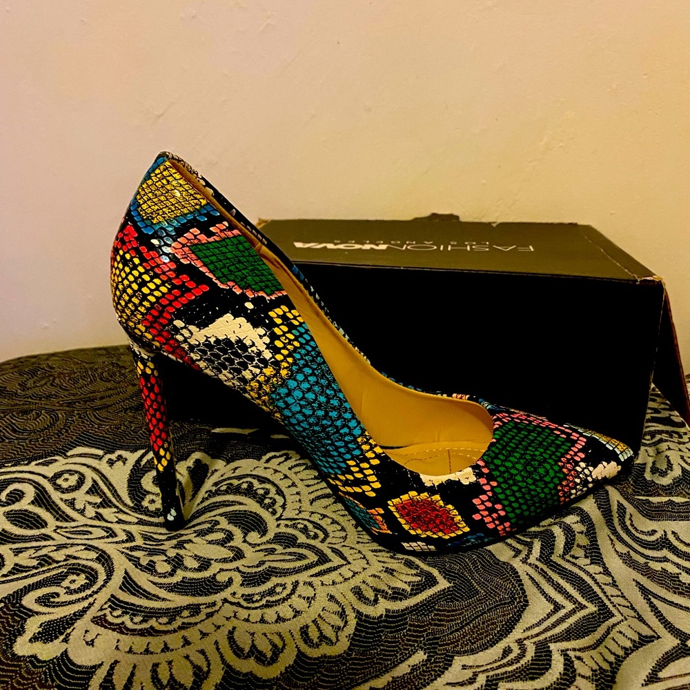 Fashion Nova multi-color snake skin pumps - Picture 1 of 1